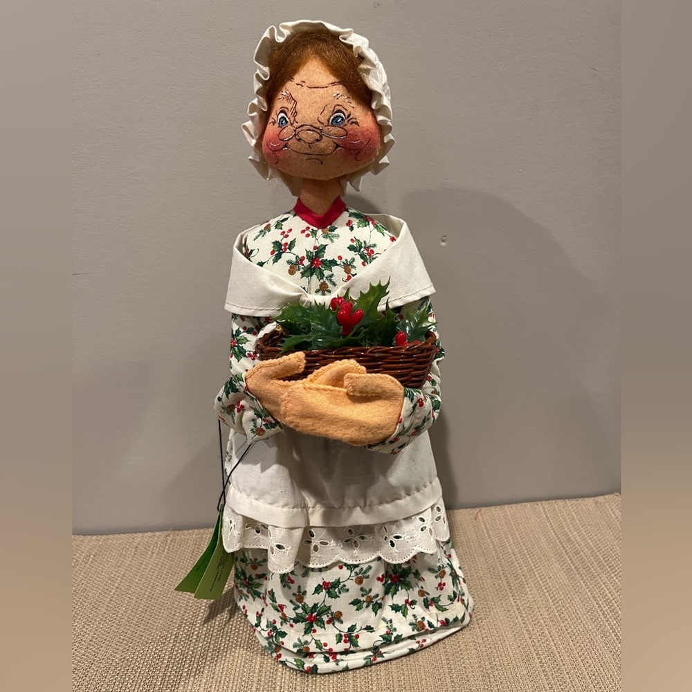 Annalee 1983 Christmas Mrs Cratchit holding holly basket. 15”tall. Nice!